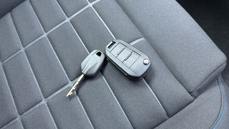 Citroen C3 83kW Plus 44kWh 5dr Auto Electric Hatchback